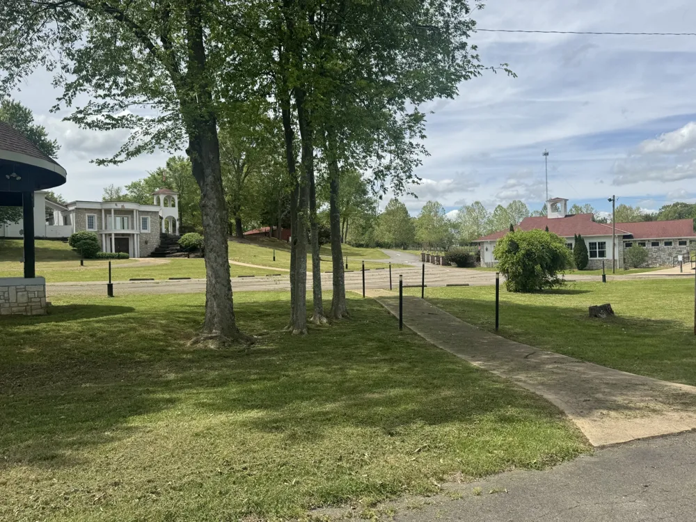 2982 Harvey Bowden Rd Paris, TN 38242
