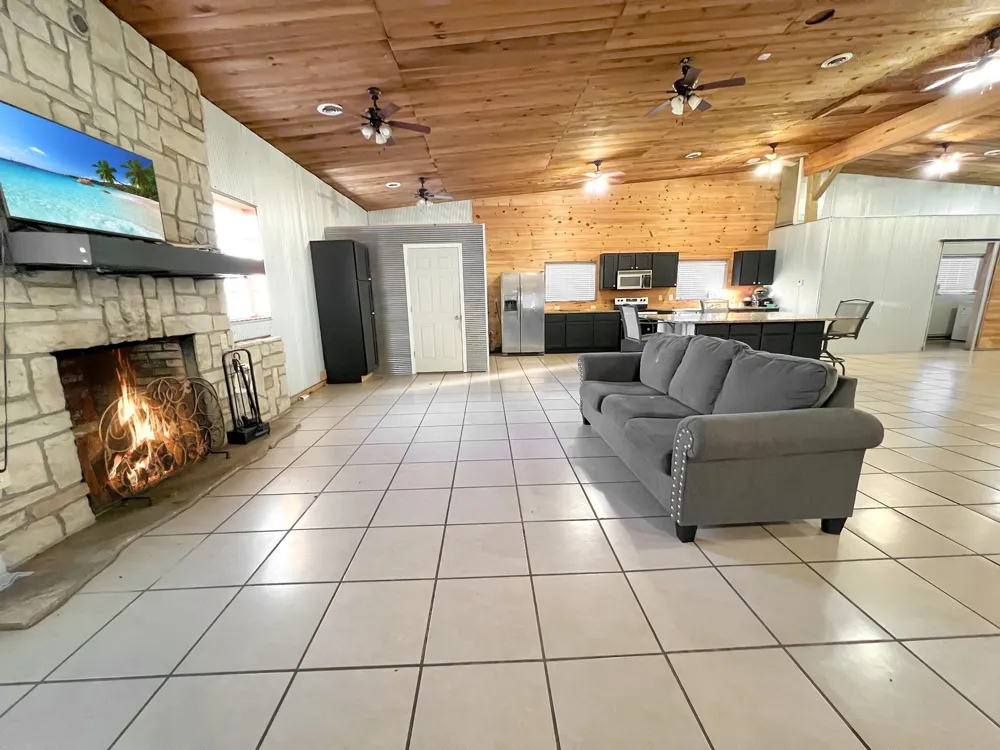 2982 Harvey Bowden Rd Paris, TN 38242