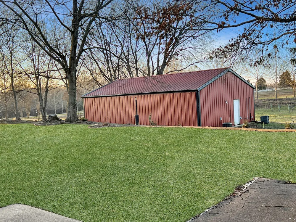 2982 Harvey Bowden Rd Paris, TN 38242