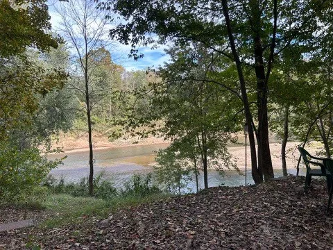 6 Riverbend Rd