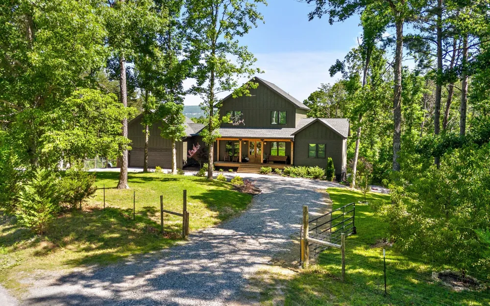852 Old Grand Center Road Chickamauga, GA 30707