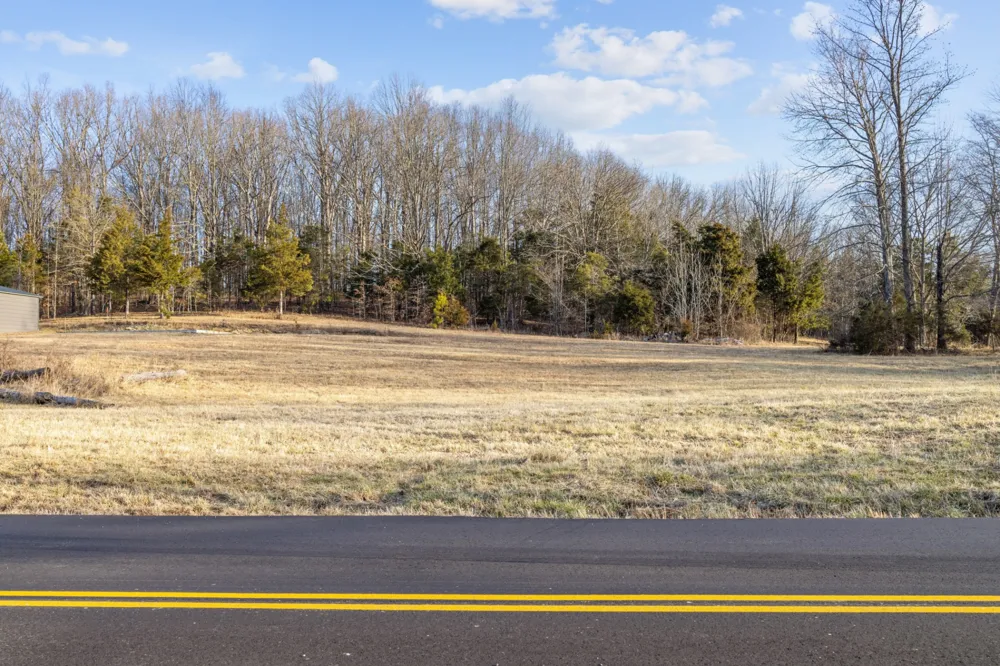 1672 Rabe Coats Rd Westmoreland, TN 37186
