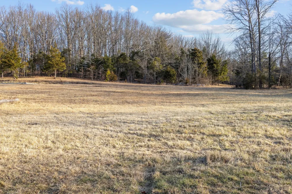 1672 Rabe Coats Rd Westmoreland, TN 37186