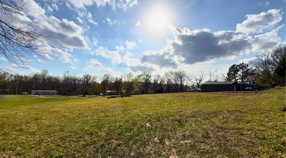 1672 Rabe Coats Rd Westmoreland, TN 37186