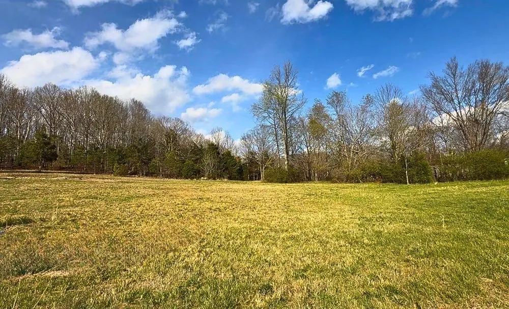 1672 Rabe Coats Rd Westmoreland, TN 37186