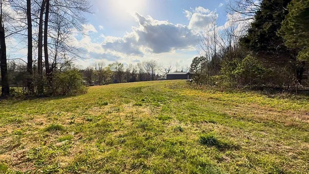 1672 Rabe Coats Rd Westmoreland, TN 37186