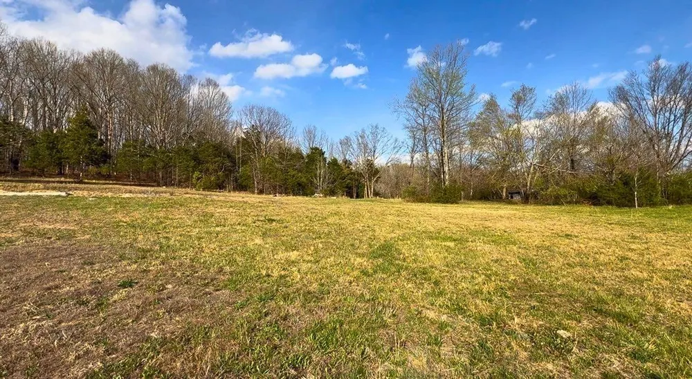 1672 Rabe Coats Rd Westmoreland, TN 37186