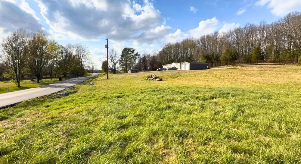 1672 Rabe Coats Rd Westmoreland, TN 37186