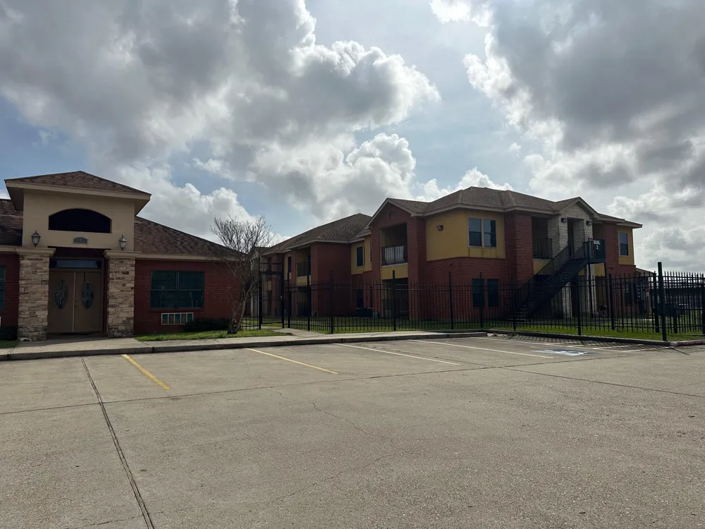 107 Oak Park Drive #00 Clute, TX 77531