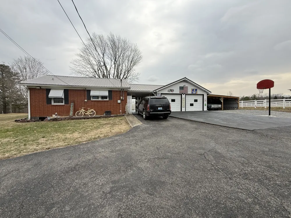 1252 State Route 176 Greenville, KY 42345