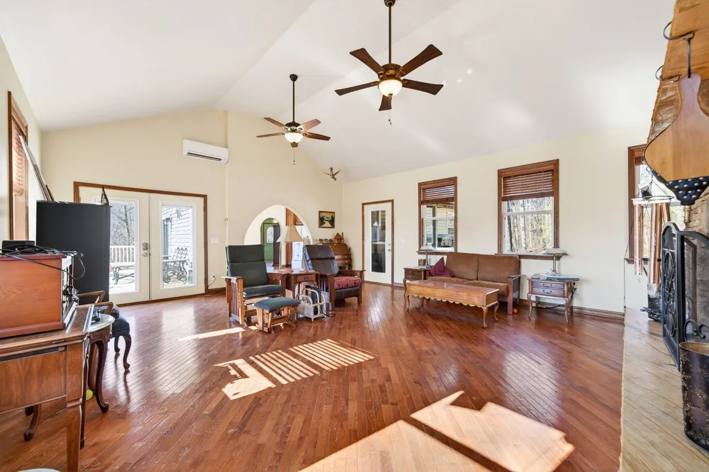2144 Street Place Loop Monterey, TN 38574