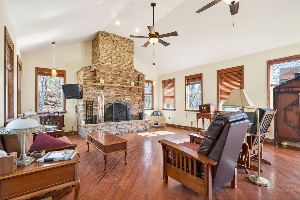 2144 Street Place Loop Monterey, TN 38574