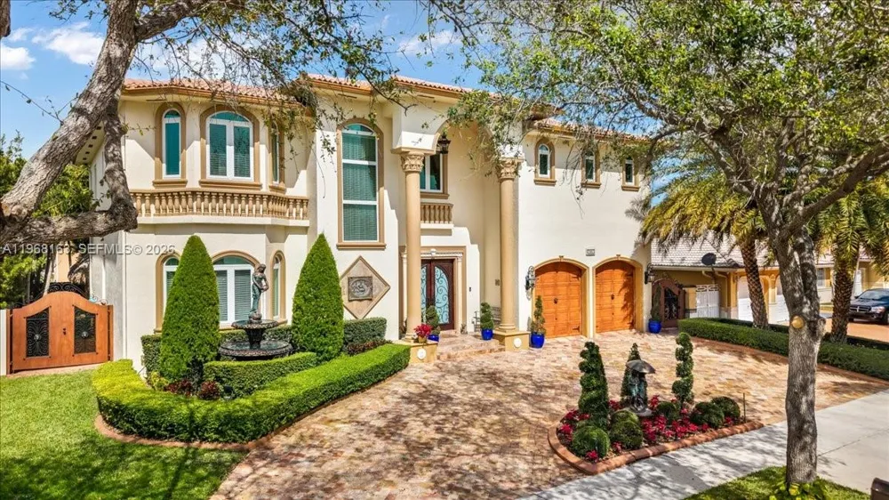 7851 NW 166th Ter Miami Lakes, FL 33016