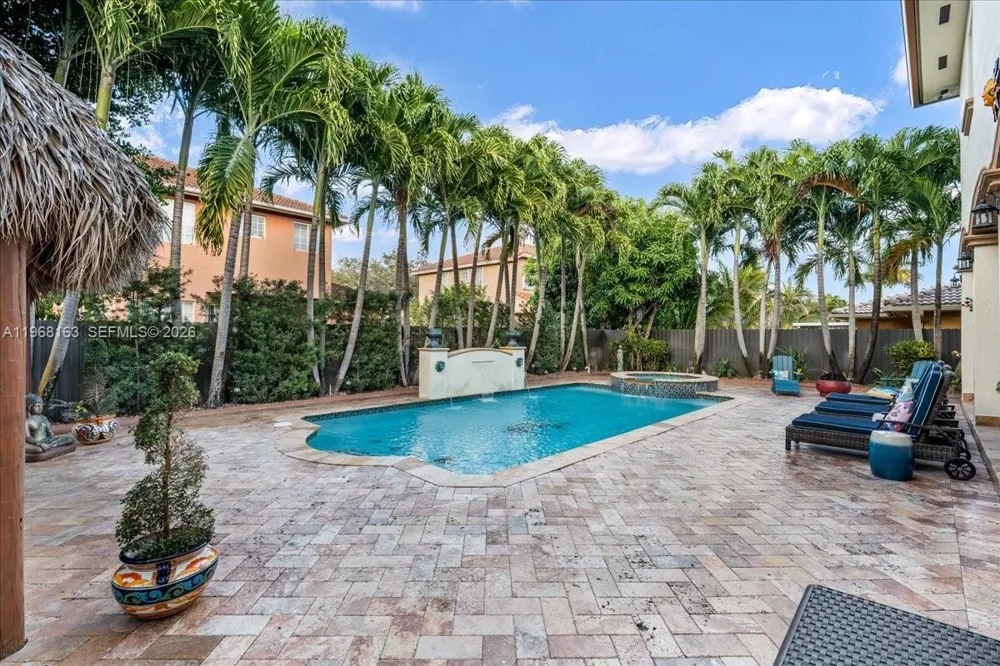 7851 NW 166th Ter Miami Lakes, FL 33016