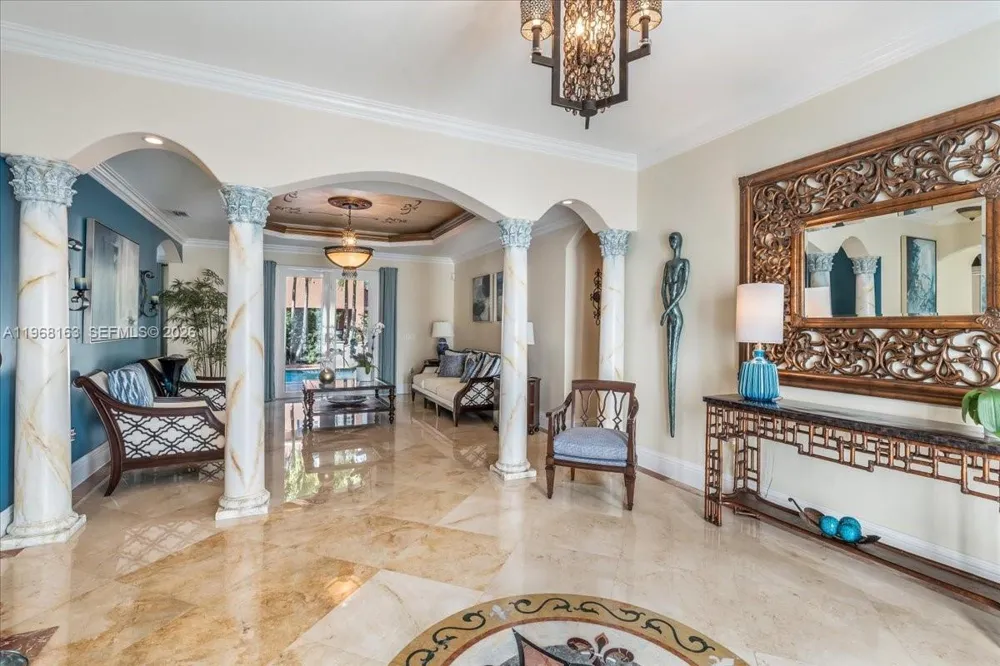 7851 NW 166th Ter Miami Lakes, FL 33016