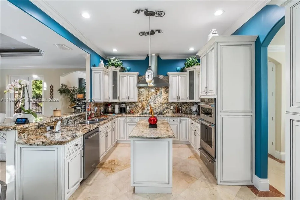 7851 NW 166th Ter Miami Lakes, FL 33016