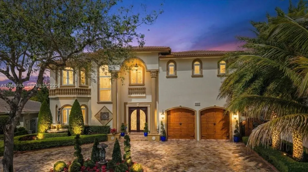 7851 NW 166th Ter Miami Lakes, FL 33016