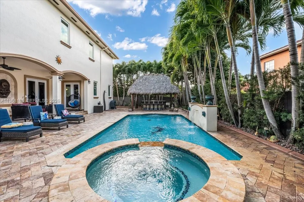 7851 NW 166th Ter Miami Lakes, FL 33016