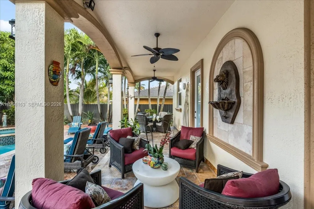 7851 NW 166th Ter Miami Lakes, FL 33016