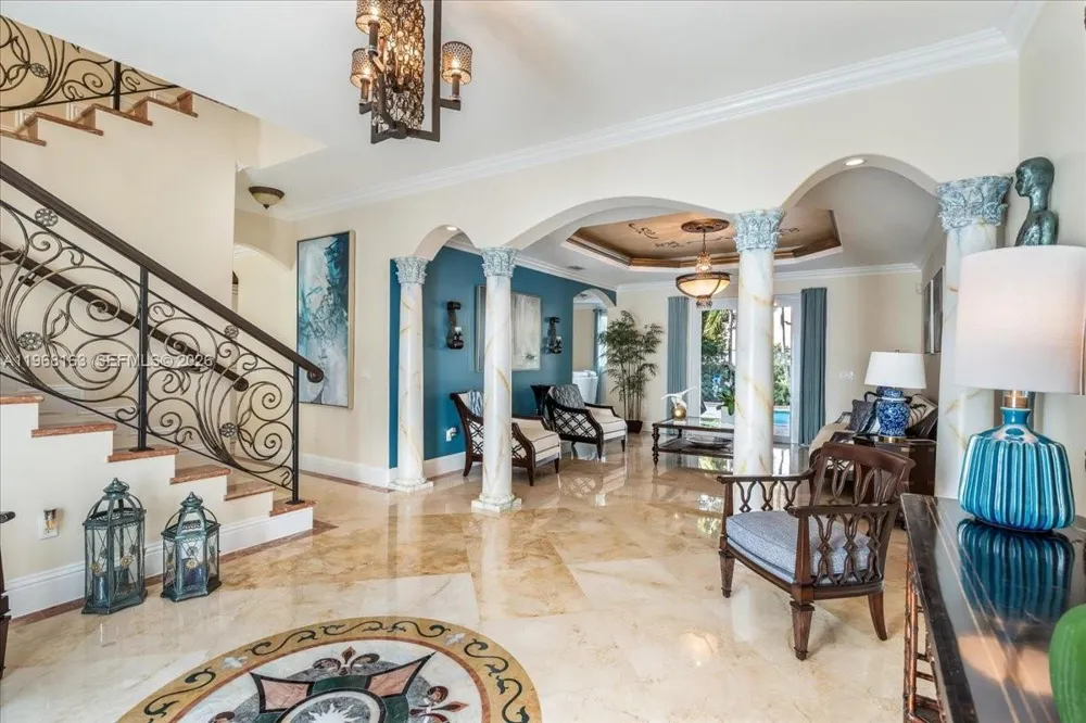 7851 NW 166th Ter Miami Lakes, FL 33016