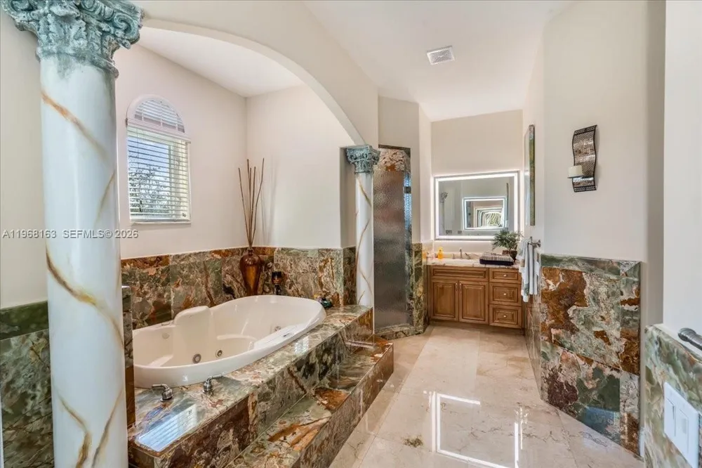 7851 NW 166th Ter Miami Lakes, FL 33016