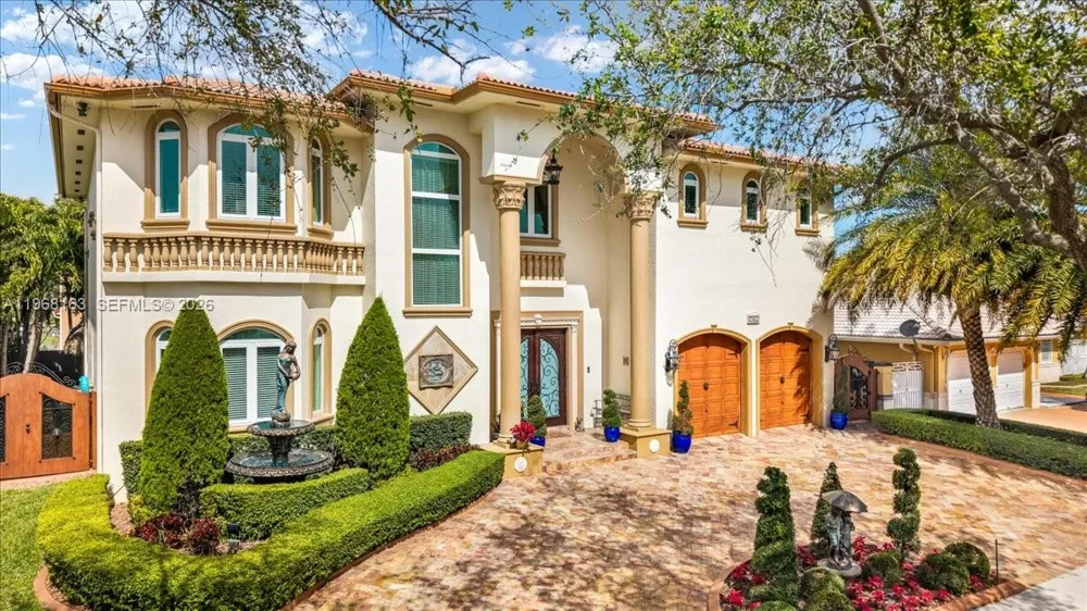 7851 NW 166th Ter Miami Lakes, FL 33016