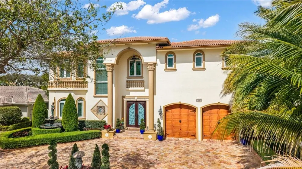 7851 NW 166th Ter Miami Lakes, FL 33016
