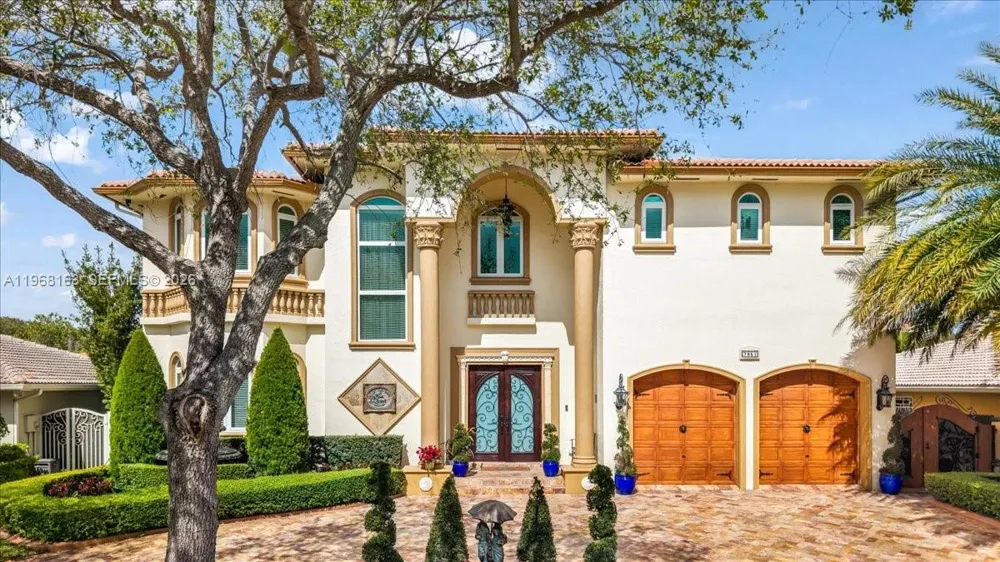 7851 NW 166th Ter Miami Lakes, FL 33016