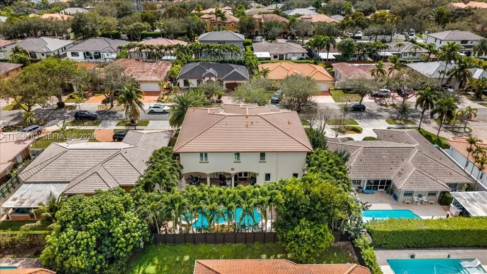 7851 NW 166th Ter Miami Lakes, FL 33016