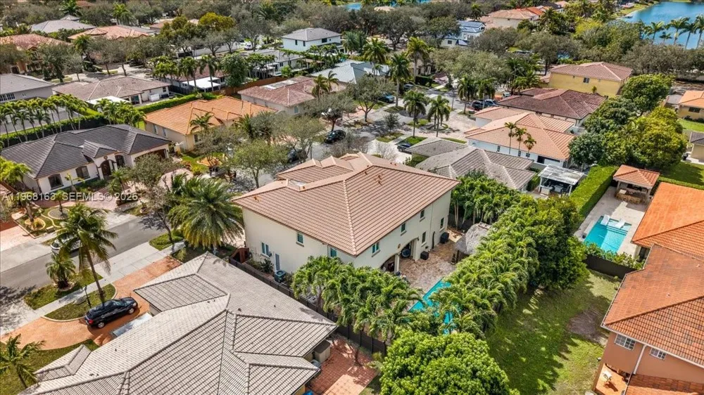 7851 NW 166th Ter Miami Lakes, FL 33016
