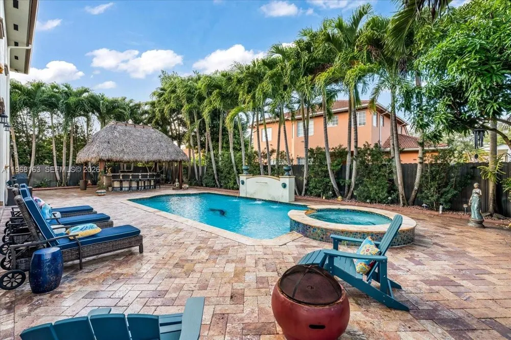 7851 NW 166th Ter Miami Lakes, FL 33016