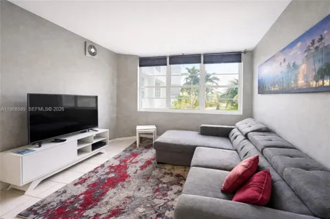 100 Lincoln Rd #415