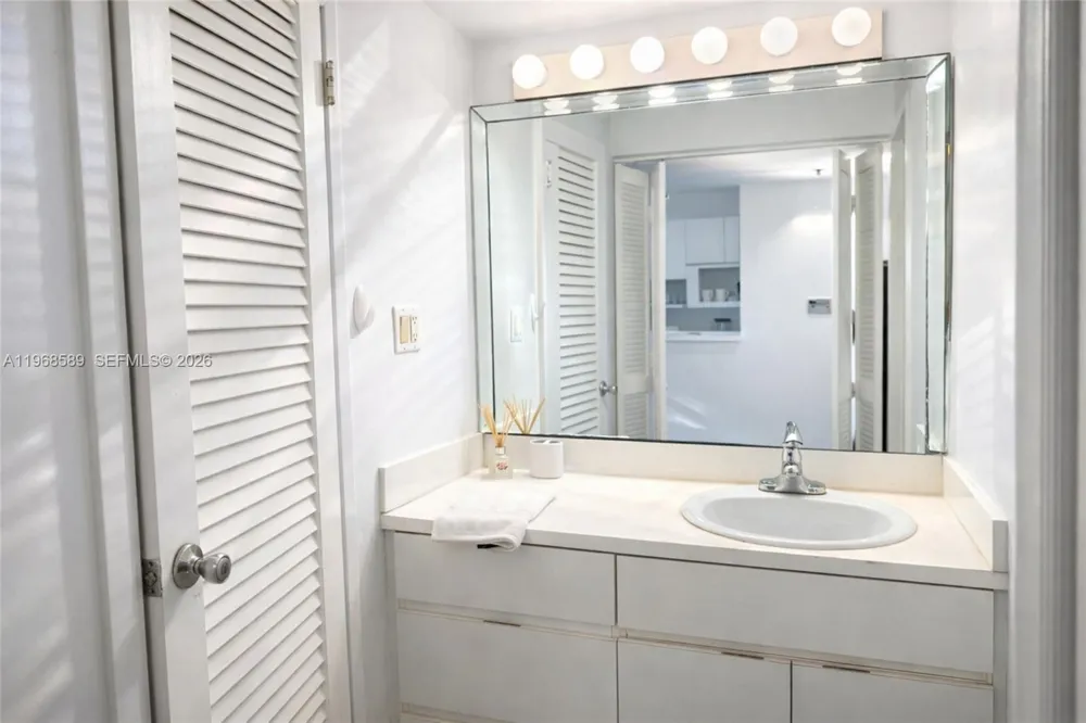 100 Lincoln Rd #415 Miami Beach, FL 33139