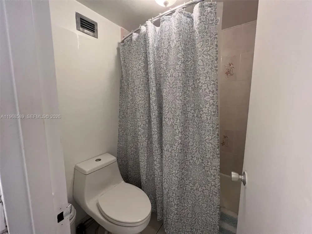 100 Lincoln Rd #415 Miami Beach, FL 33139