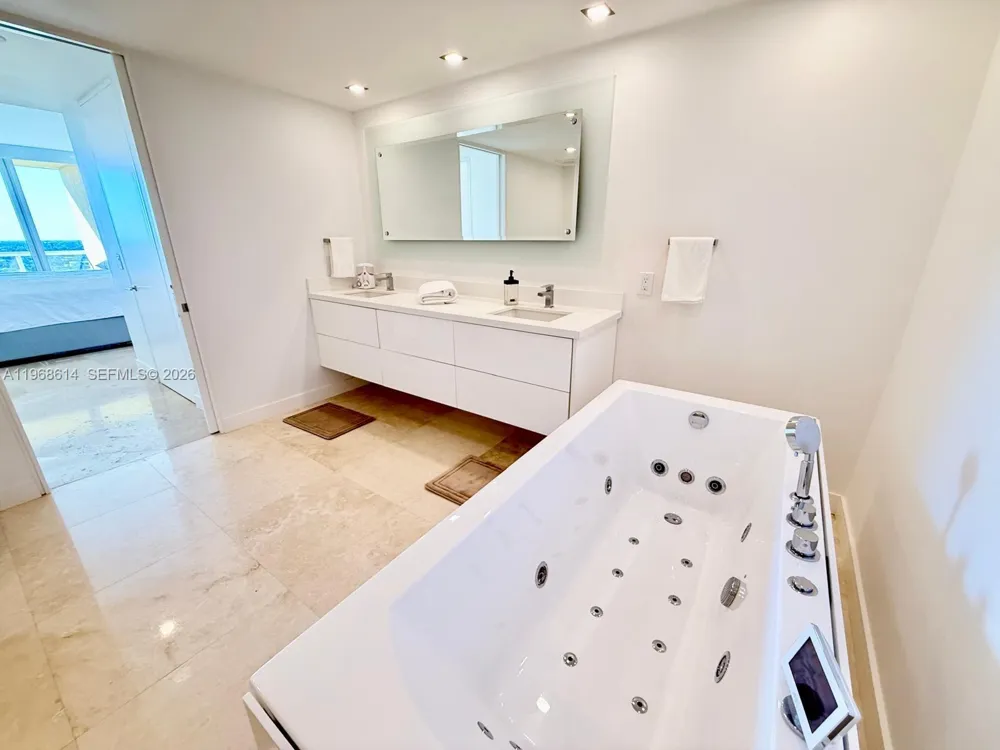 2100 Ocean Blvd #12D Fort Lauderdale, FL 33305