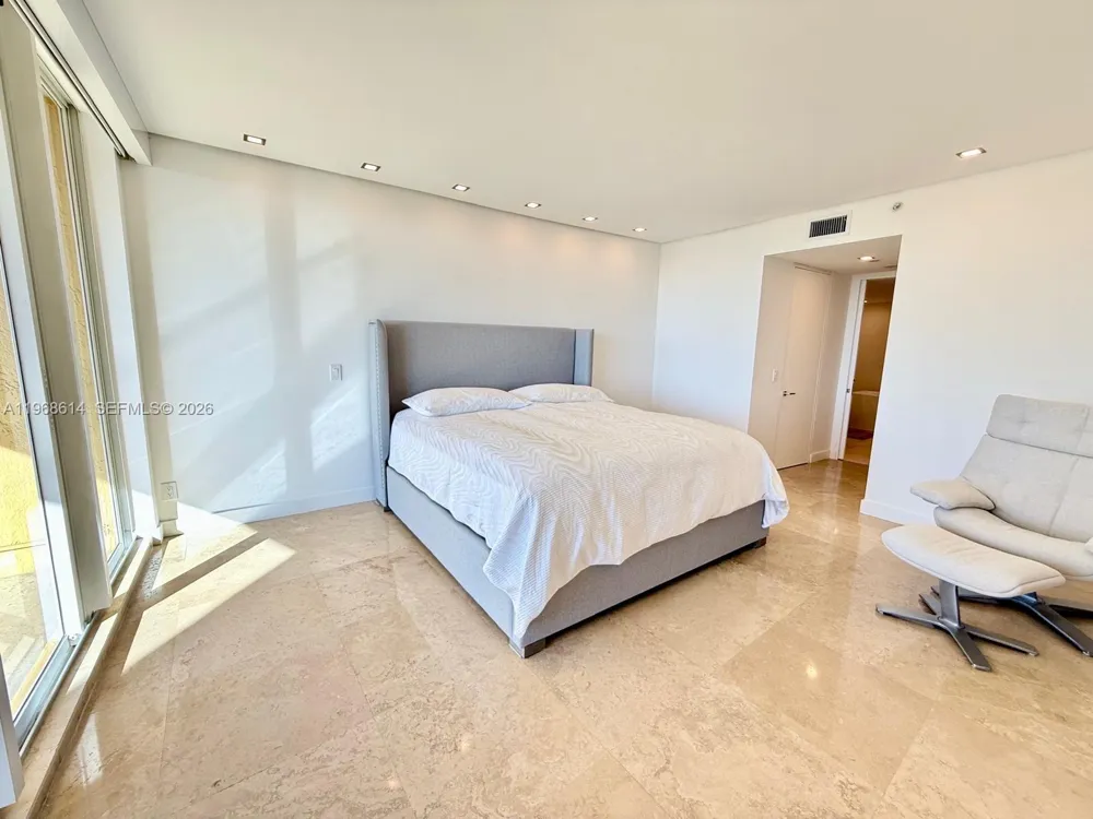 2100 Ocean Blvd #12D Fort Lauderdale, FL 33305