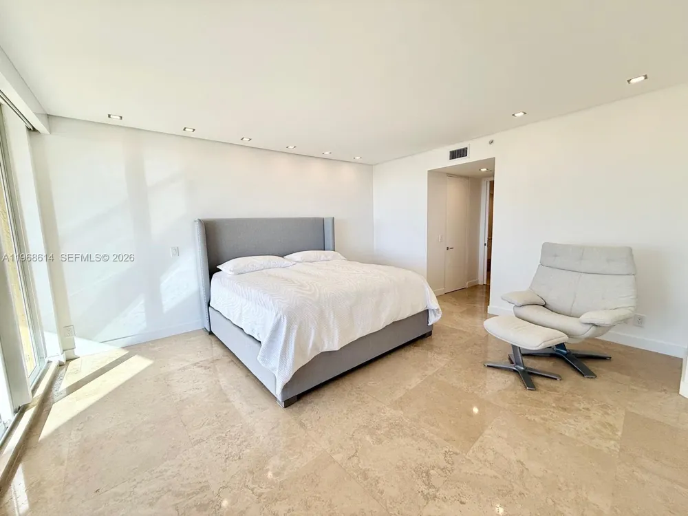 2100 Ocean Blvd #12D Fort Lauderdale, FL 33305