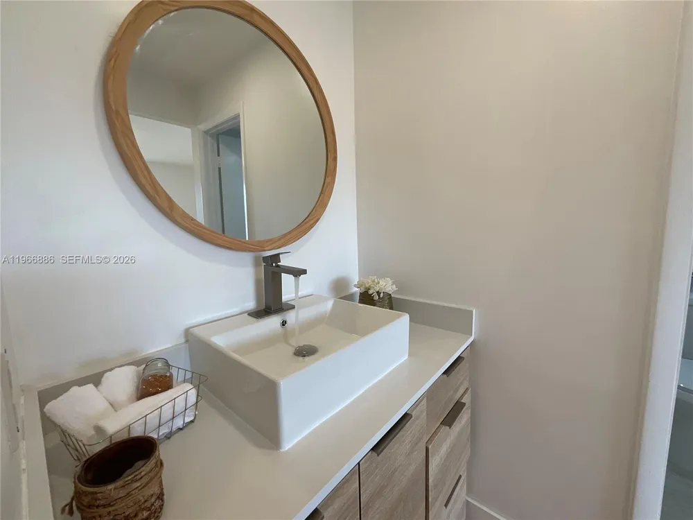 9481 Sunrise Lakes Blvd #302 Sunrise, FL 33322