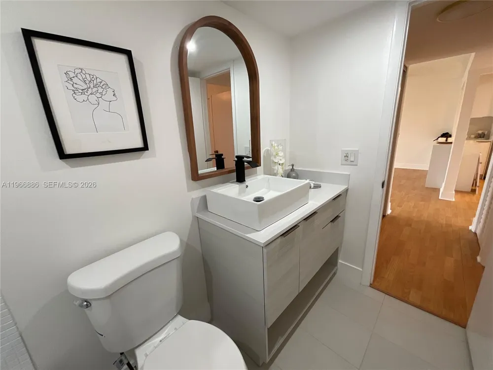 9481 Sunrise Lakes Blvd #302 Sunrise, FL 33322