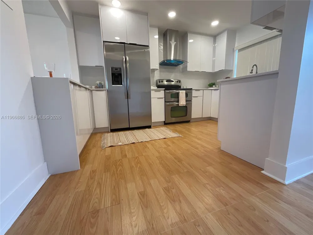 9481 Sunrise Lakes Blvd #302 Sunrise, FL 33322