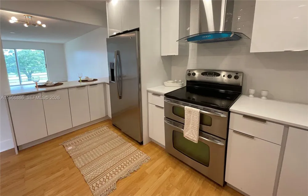 9481 Sunrise Lakes Blvd #302 Sunrise, FL 33322