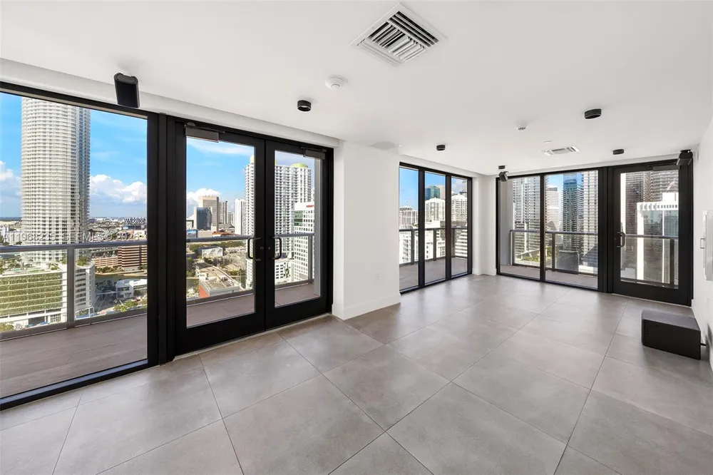 229 SW 9th St #208 Miami, FL 33130
