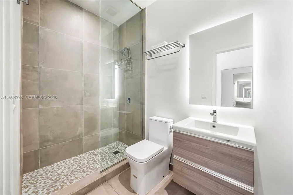 229 SW 9th St #208 Miami, FL 33130