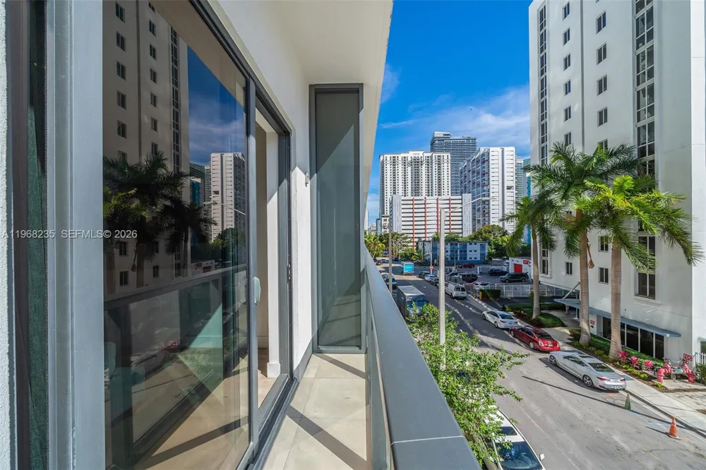 229 SW 9th St #208 Miami, FL 33130