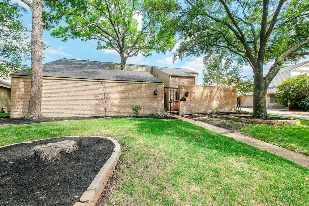 1319 E Brooklake Drive