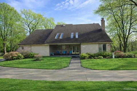 5106 Deer Run Circle