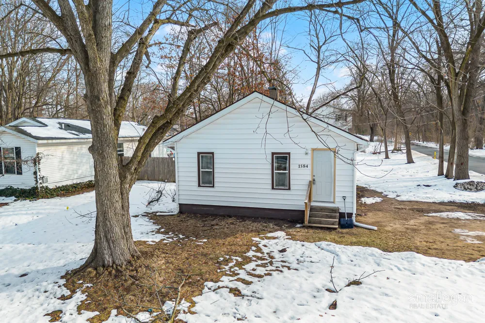 1584 Carlton Street Muskegon Charter Township, MI 49442