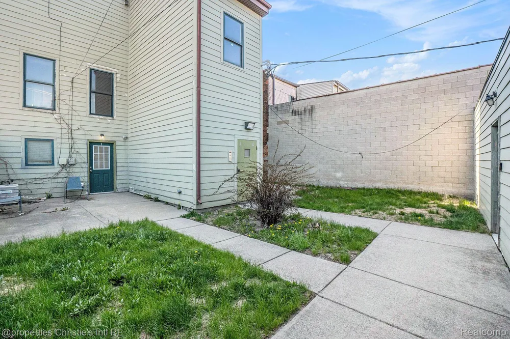 8820 JOSEPH CAMPAU STREET #3 Hamtramck City, MI 48212