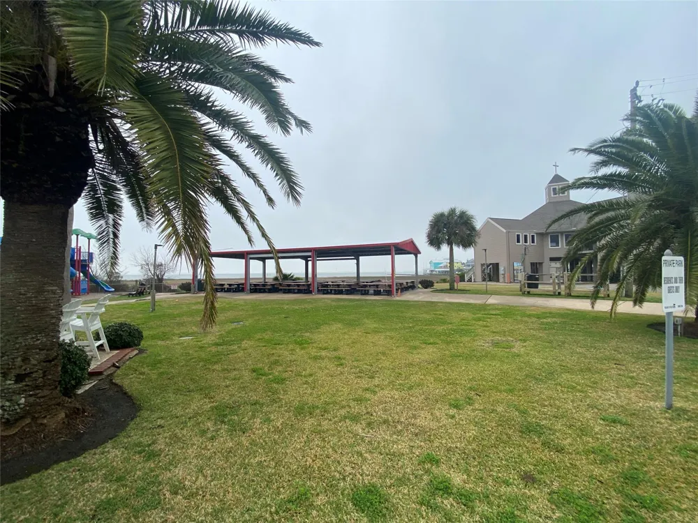22 Tiki Drive Tiki Island, TX 77554