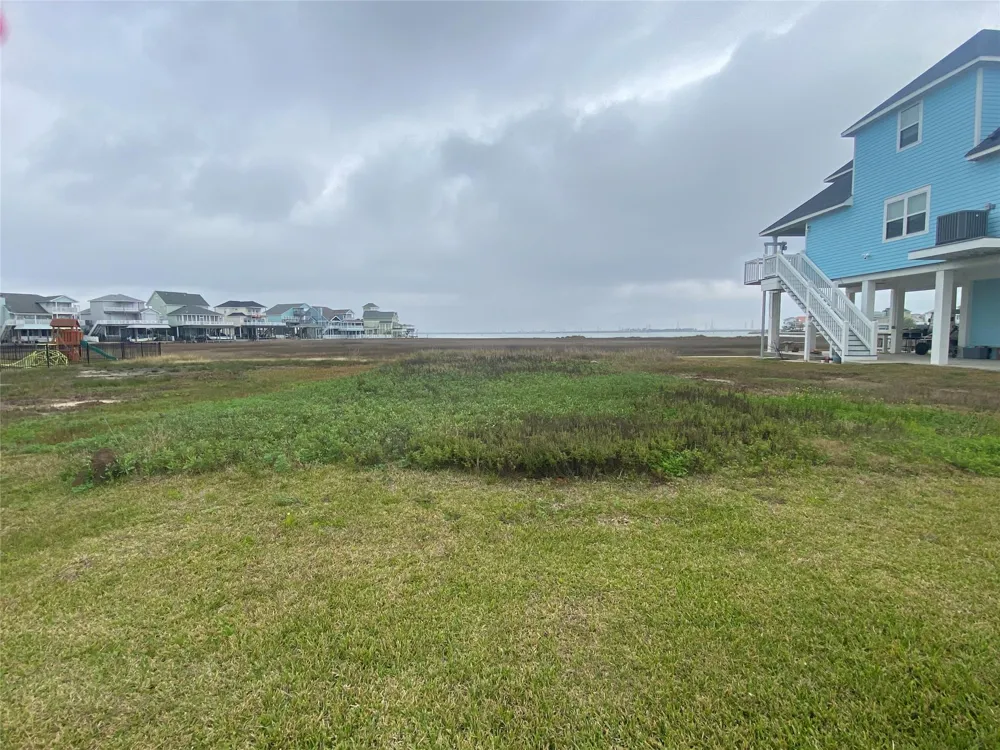 22 Tiki Drive Tiki Island, TX 77554